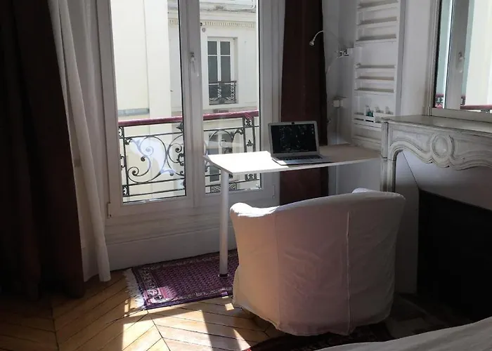 Plein Centre ホームステイ パリ